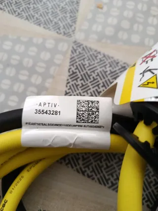 Cargador Volkswagen nuevo sin ningún uso.