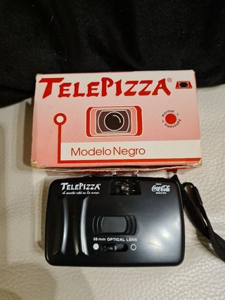 CÁMARA FOTOGRÁFICA ANALÓGICA NEGRA DE TELEPIZZA