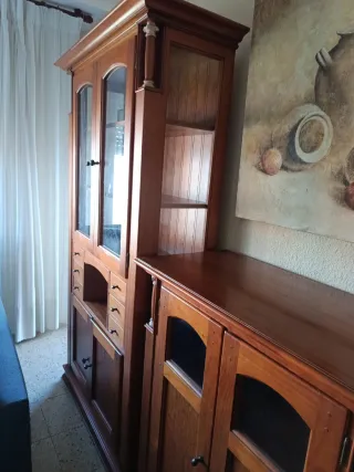 Mueble de comedor madera y cristal