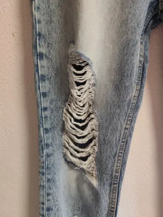 Pantalón de chica talla 34 de Zara.