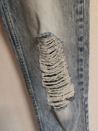 Pantalón de chica talla 34 de Zara.