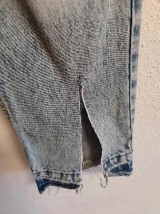 Pantalón de chica talla 34 de Zara.