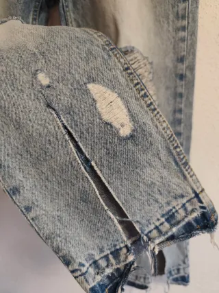 Pantalón de chica talla 34 de Zara.