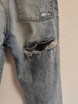 Pantalón de chica talla 34 de Zara.