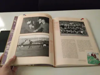 Lote FC Barcelona: Libros y Pins