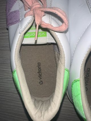 Zapatillas Victoria Blancas con Detalles