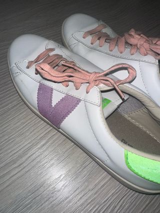 Zapatillas Victoria Blancas con Detalles