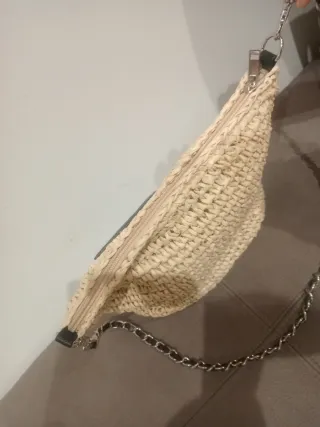 Bolso de paja con cadena