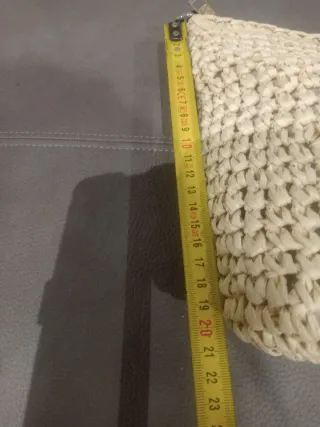 Bolso de paja con cadena