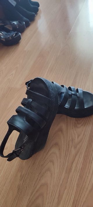 Sandalias tacón Stradivarius negras