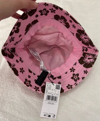 Gorro sombrero rosa estampado floral marrón