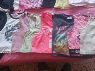 Lote de camisetas de tirantes y tops para niña 10