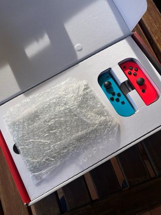 Nintendo Switch Console con Joy-Con Rossi/Blu