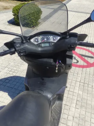 Yamaha XMAX 125 Scooter Negro/Gris