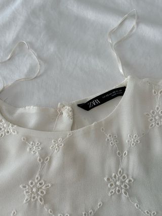 Blusa Zara blanca bordada