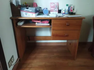 Escritorio de madera mazizo color roble