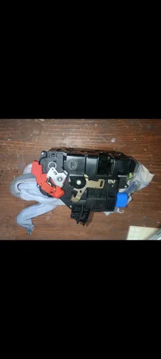 Cerradura Trasera Derecha VW 7L0 839 016 D