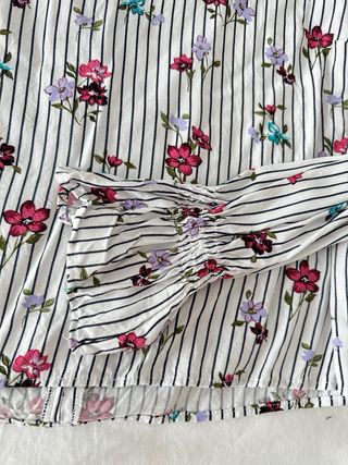 Blusa Bershka rayas y flores