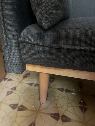 Sofá de tela gris