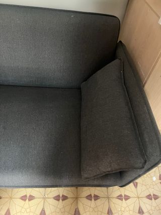 Sofá de tela gris