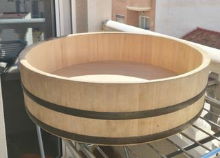 Hangiri de madera para sushi