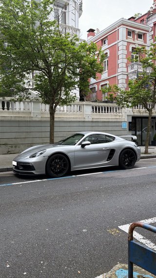 Porsche 718 Cayman
