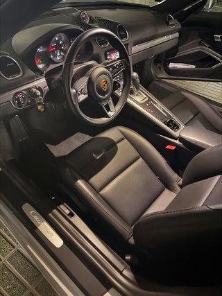 Porsche 718 Cayman