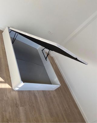 Letto a scomparsa in legno e tessuto