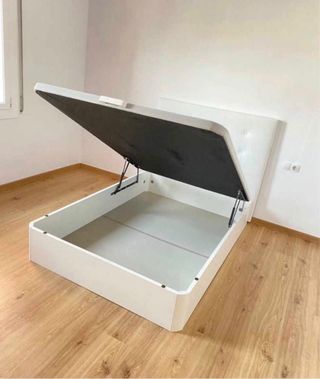 Letto a scomparsa in legno e tessuto