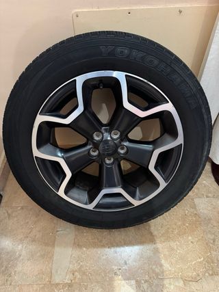 Llanta 17” Subaru con neumático y funda