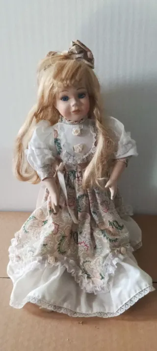 Muñeca de porcelana vintage, 45 cm.