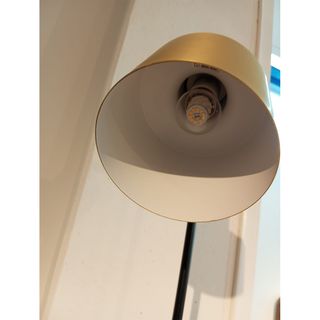 Lámpara de pie en acero con mín.tara - Angel Cerdá