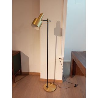 Lámpara de pie en acero con mín.tara - Angel Cerdá