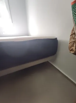 Colchón y base tapizada