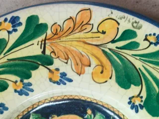 Piatto decorato a mano terracotta smaltata Sicilia