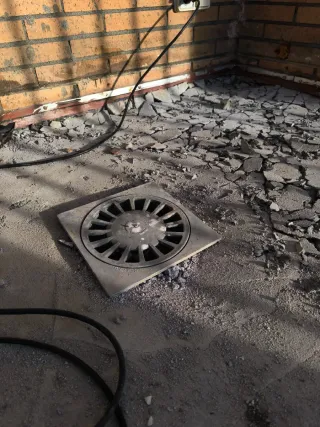 Hacemos trabajos de construcción,reformas,pintura