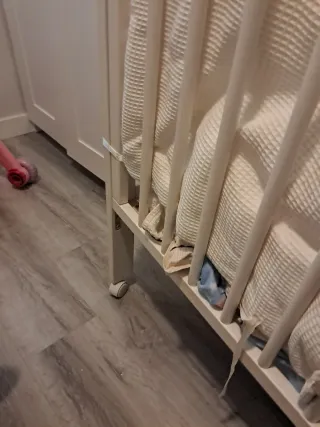 Cuna de bebé blanca