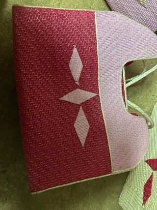 Bolso cesta tejido rosa y rojo artesanal