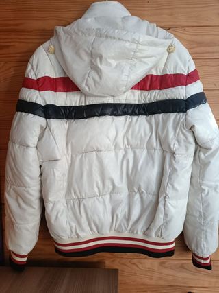 Abrigo Nike Color Blanco, Negro y Rojo Talla L.