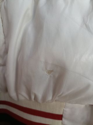 Abrigo Nike Color Blanco, Negro y Rojo Talla L.