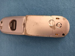 Teléfono móvil NEC plateado