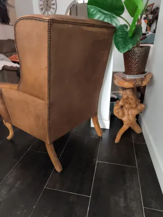 Sillón de piel marrón