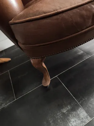 Sillón de piel marrón