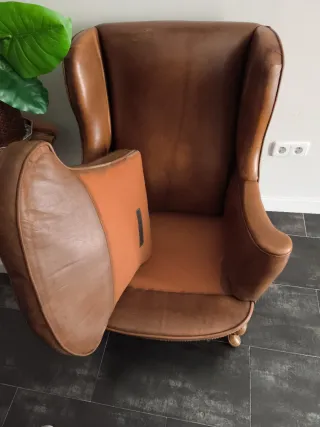 Sillón de piel marrón