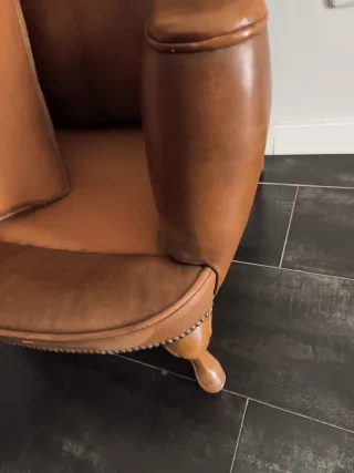 Sillón de piel marrón