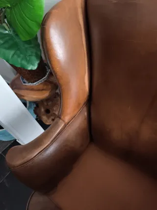 Sillón de piel marrón