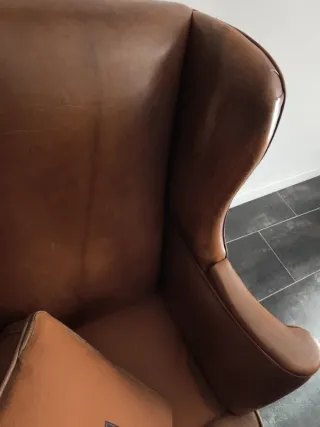 Sillón de piel marrón