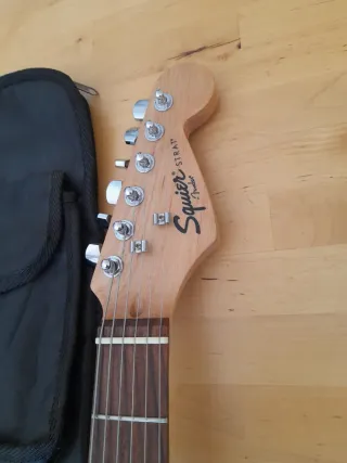 G. Eléctrica Squier by Fender Stratocaster Sonic