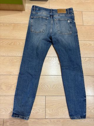 Pantalón vaquero roto azul