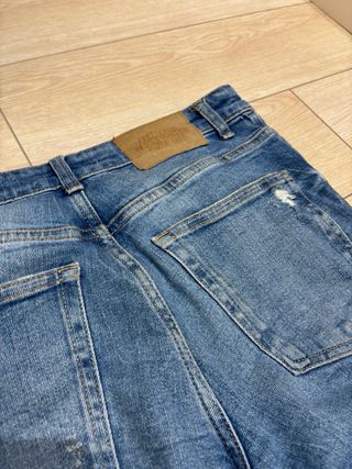 Pantalón vaquero roto azul